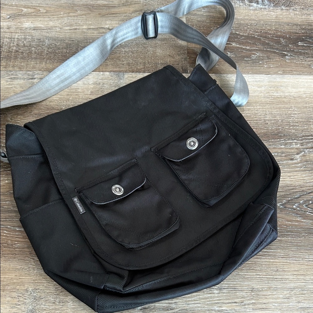 Columbia Stylish Black Crossbody Bag